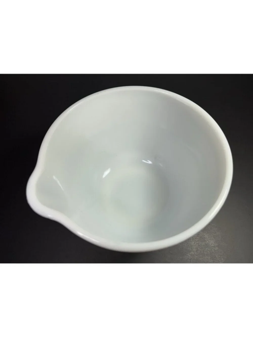 PYREX White Milk Glass Hamilton Beach Ribbed Mixing Bowl #4 W/Spout 1 QT